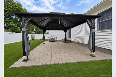 31 Westwood Drive, Shirley, NY 11967 - Photo 18