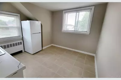 7 E Jefferson Avenue #2, Mineola, NY 11501 - Photo 4
