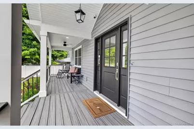 292 N Alleghany Avenue, Lindenhurst, NY 11757 - Photo 4