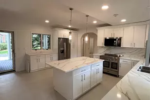 4 Potters Ct, Great Neck, NY 11024 - Photo 6