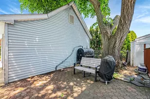 211 St Marks Pl, East Meadow, NY 11554 - Photo 34