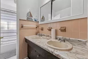 22 Hudson Pl, Hempstead, NY 11550 - Photo 12