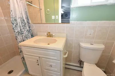 15 Center Avenue, Bay Shore, NY 11706 - Photo 8