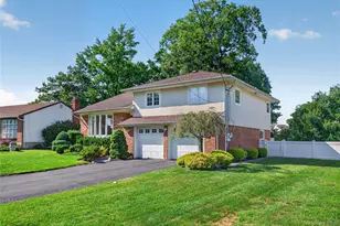 78 Sugar Maple Dr, Roslyn, NY 11576 - Photo 2