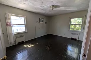 29-44 Bayswater Ave, Far Rockaway, NY 11691 - Photo 10