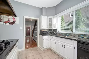 170 Trenchard St, Yonkers, NY 10704 - Photo 10