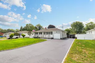46 Andrea Ln, West Sayville, NY 11796 - Photo 4