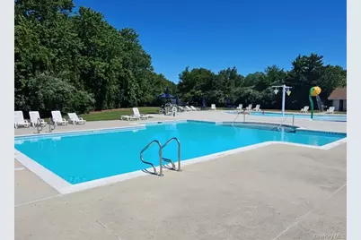 3 Cheyenne Court #3, Coram, NY 11727 - Photo 18