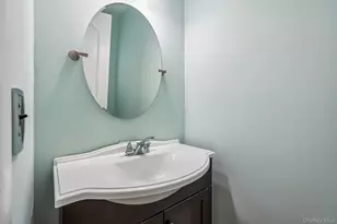 239 Parkside Dr, Suffern, NY 10901 - Photo 12