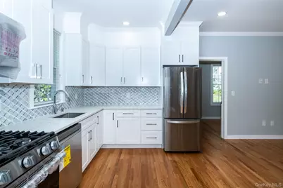 118 Pershing Avenue, New Rochelle, NY 10801 - Photo 16