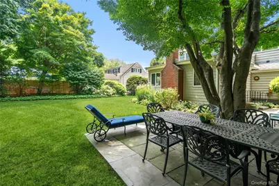 21 Circle Drive, Glen Cove, NY 11542 - Photo 18