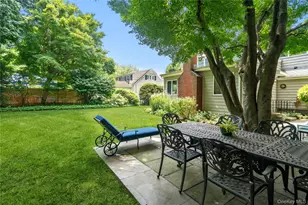 21 Circle Dr, Glen Cove, NY 11542 - Photo 18