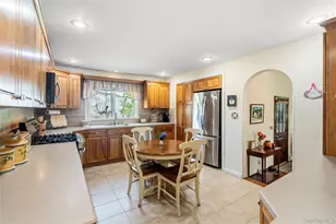 21 Circle Dr, Glen Cove, NY 11542 - Photo 10