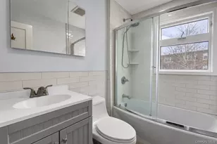 27 Avondale St, Valley Stream, NY 11581 - Photo 14