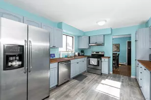 250 Clarice Blvd, Holbrook, NY 11741 - Photo 6