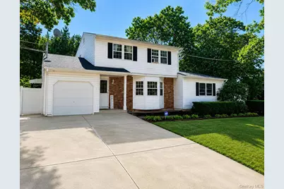 250 Clarice Boulevard, Holbrook, NY 11741 - Photo 2