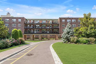 32 Pearsall Avenue #3F, Glen Cove, NY 11542 - Photo 1
