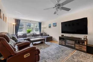 32 Pearsall Ave, Glen Cove, NY 11542 - Photo 8