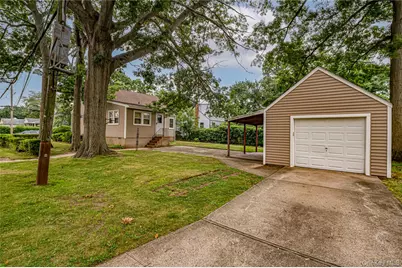 380 W Gates Avenue, Lindenhurst, NY 11757 - Photo 4