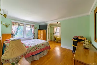 270 Bedell Terrace, West Hempstead, NY 11552 - Photo 16