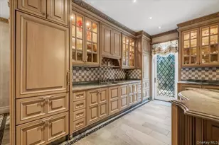17 Sutton Pl, Lawrence, NY 11559 - Photo 12