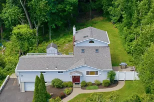 946 Barberry Rd, Yorktown Heights, NY 10598 - Photo 2