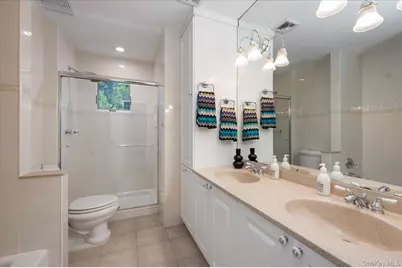 15 Pound Ridge Road, Plainview, NY 11803 - Photo 18