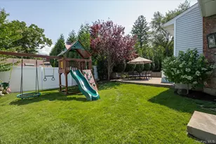 15 Pound Ridge Rd, Plainview, NY 11803 - Photo 30