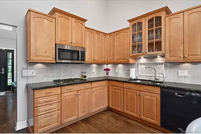 15 Pound Ridge Road, Plainview, NY 11803 - Photo 8