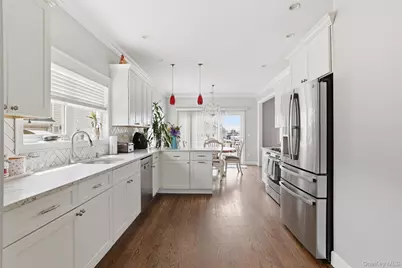 34 Meadow Lane, Amityville, NY 11701 - Photo 10