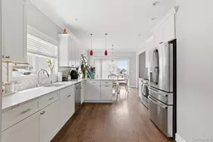 34 Meadow Ln, Amityville, NY 11701 - Photo 10