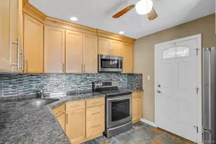 120 Ranch Ln, Levittown, NY 11756 - Photo 14
