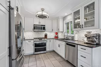 512 Westlake Drive, Valhalla, NY 10595 - Photo 12