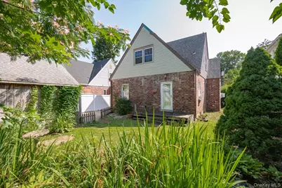 1640 Roosevelt Street, Baldwin, NY 11510 - Photo 22