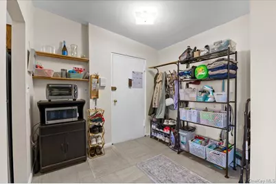 267 N Newbridge Road #2D, Levittown, NY 11756 - Photo 8