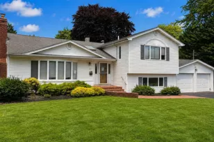201 Wampum Ln, West Islip, NY 11795 - Photo 2