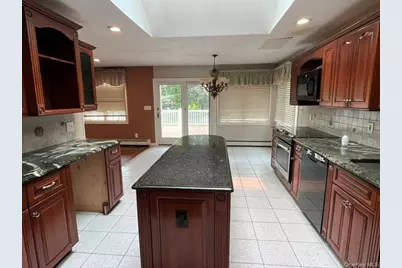 201 Wampum Lane, West Islip, NY 11795 - Photo 4