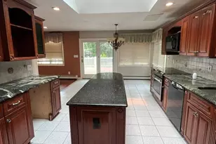 201 Wampum Ln, West Islip, NY 11795 - Photo 4