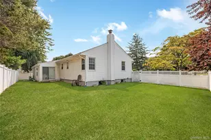 21 Bruce Ln, Farmingdale, NY 11735 - Photo 4