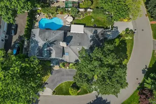 18 Regent Pl, Roslyn, NY 11576 - Photo 2