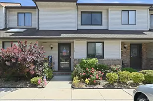 16 Balsam Ct, Wantagh, NY 11793 - Photo 2