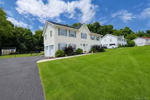 3 Sharon Dr, Middletown, NY 10941 - Photo 2