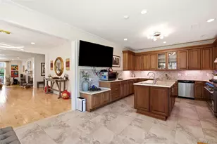 323 Baltustrol Cir, Roslyn, NY 11576 - Photo 12
