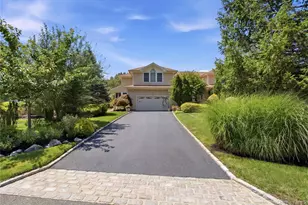 323 Baltustrol Cir, Roslyn, NY 11576 - Photo 2