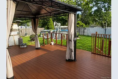 22 Newtown Avenue, Selden, NY 11784 - Photo 8