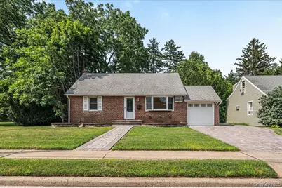 9 Tudor Road, Farmingdale, NY 11735 - Photo 2