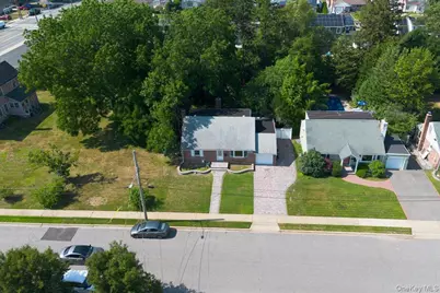 9 Tudor Road, Farmingdale, NY 11735 - Photo 28