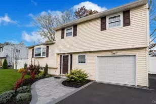 37 Holiday Park Dr, Centereach, NY 11720 - Photo 2