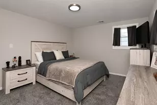 37 Holiday Park Dr, Centereach, NY 11720 - Photo 16