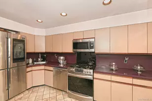 92 Bowling Ln, Deer Park, NY 11729 - Photo 10